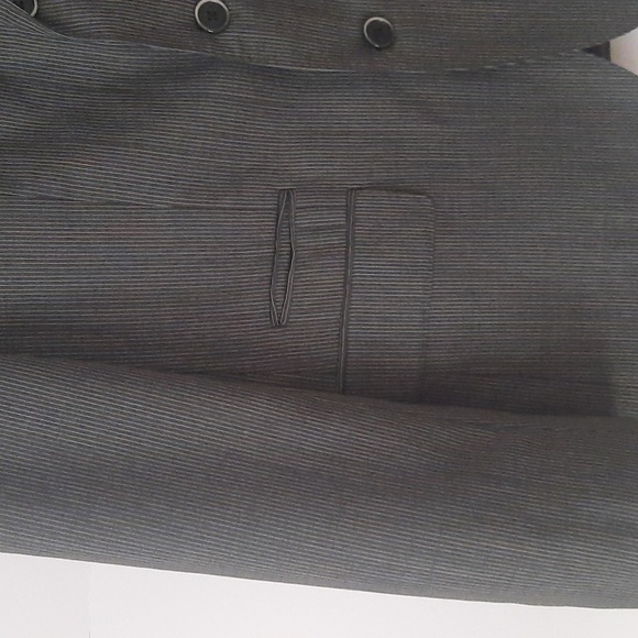 Hugo Boss Virgin Wool Super 100 dark gray pinstripe suit size 38S - Picture 2 of 16